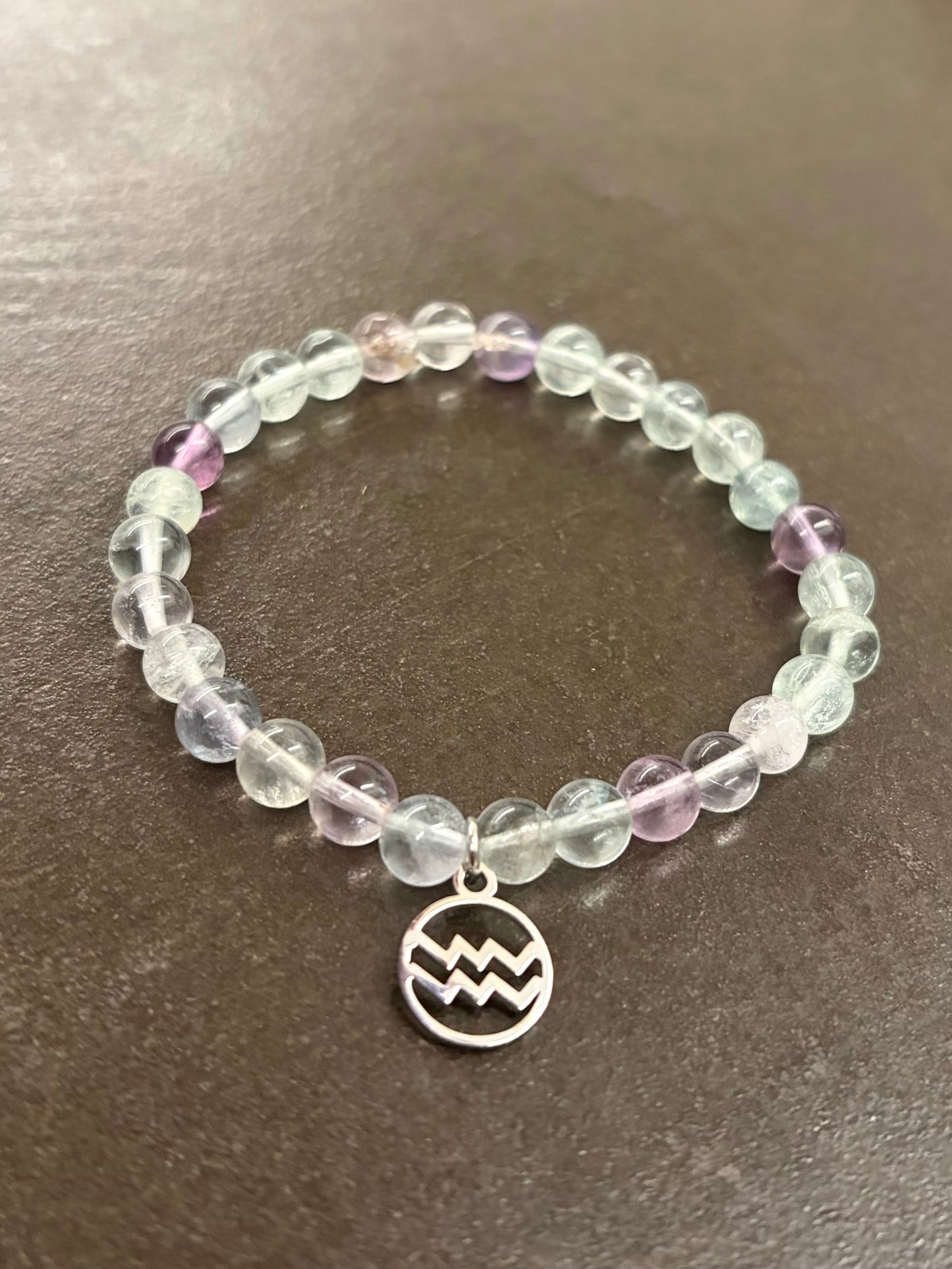 Wassermann-Fluorit-Perlenarmband