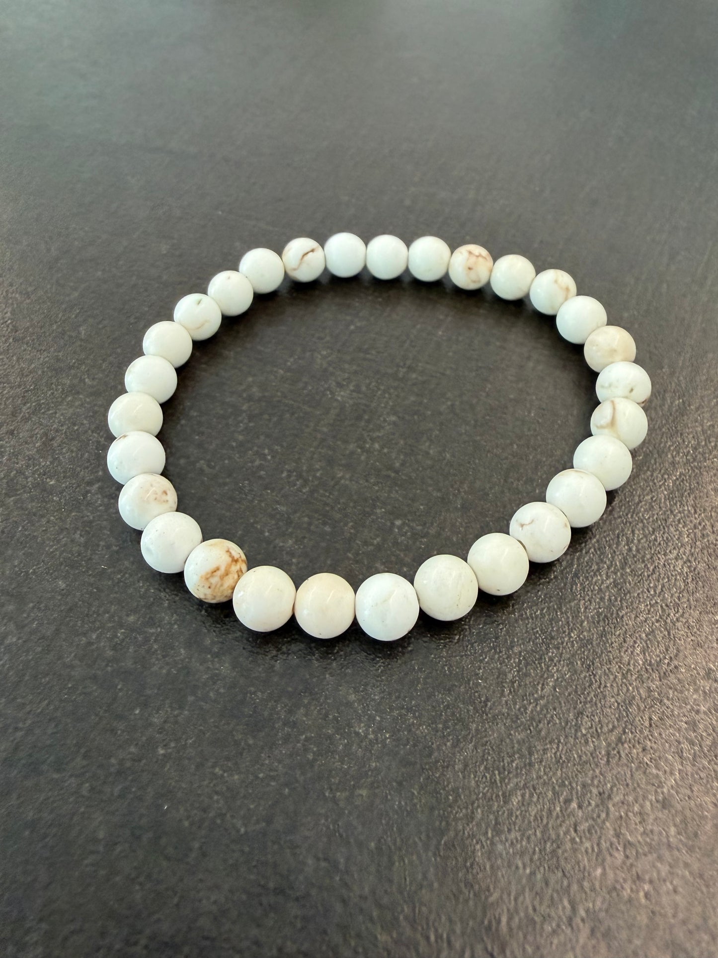 Magnesit-Perlenarmband