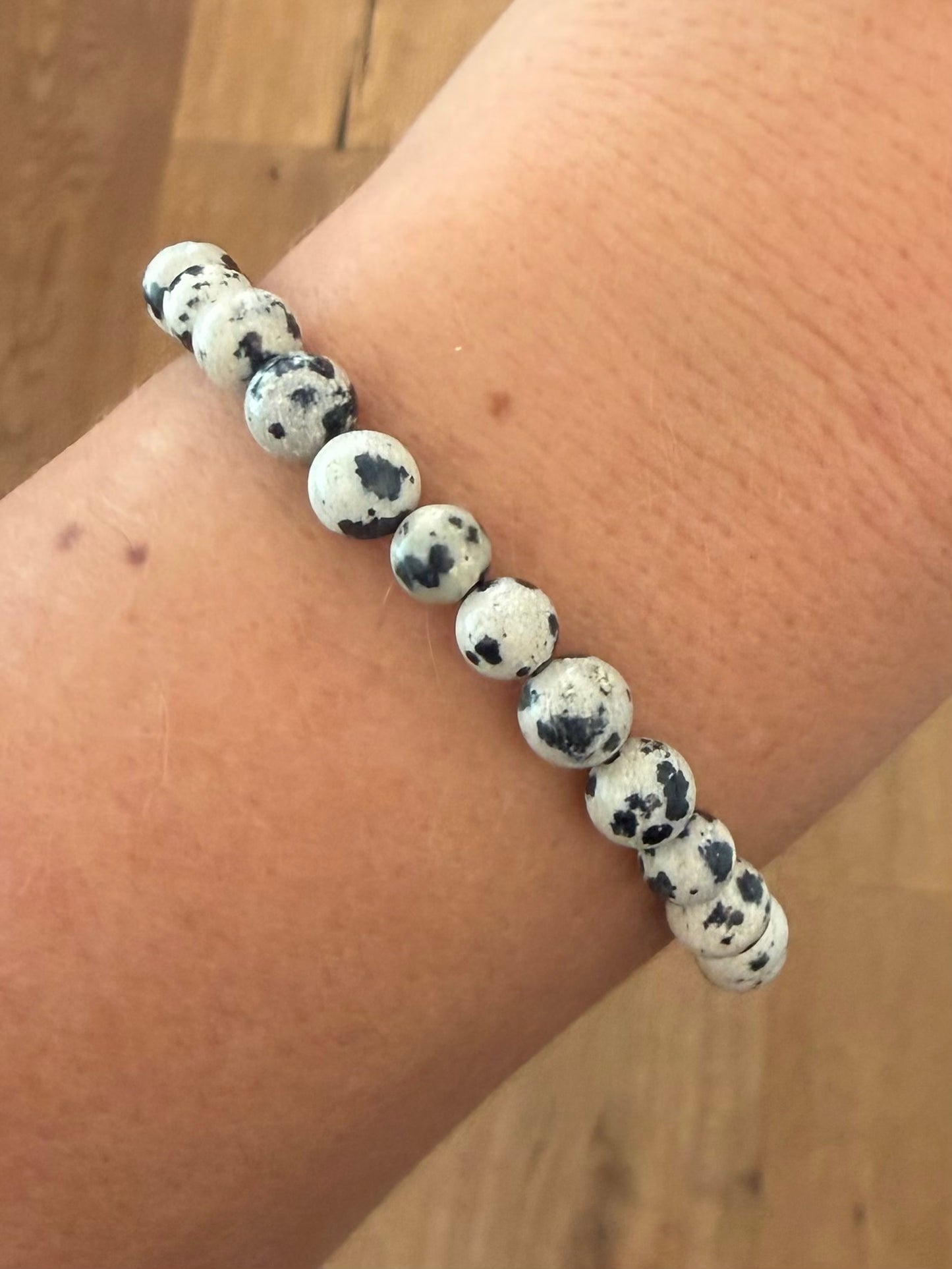 Dalmatiner-Jaspis-Perlenarmband